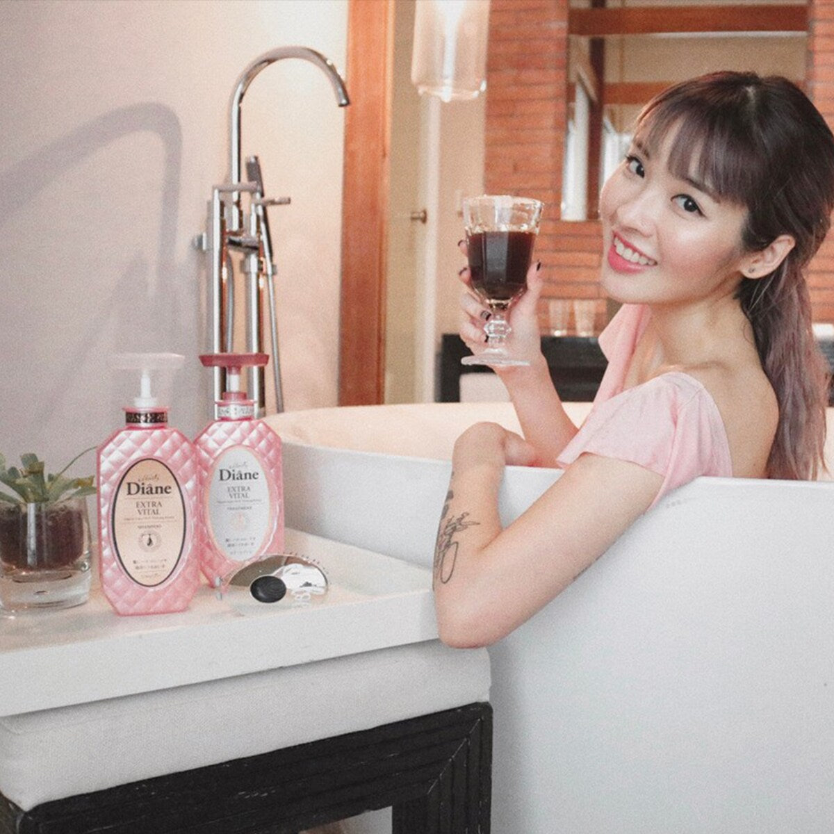 MOIST DIANE Perfect Beauty Extra Vital Treatment (450ml) - Kiyoko Beauty