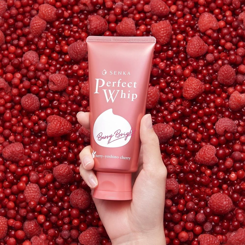 Shiseido Senka Perfect Whip Berry Bright Foam Cleanser (100g